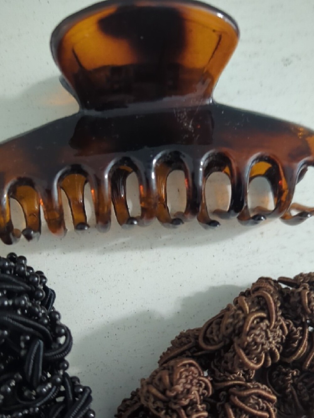 Tortoiseshell Hair Claw Clip With Black and Brown Textured Scrunchies and Pins - Picture 4 of 5